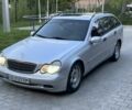 Серый Мерседес 220, объемом двигателя 2.1 л и пробегом 300 тыс. км за 2209 $, фото 1 на Automoto.ua