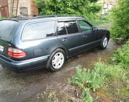 Серый Мерседес 220, объемом двигателя 2.1 л и пробегом 460 тыс. км за 4849 $, фото 14 на Automoto.ua