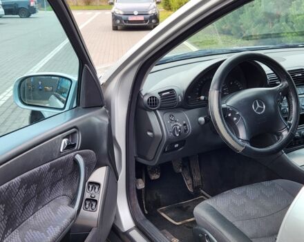 Серый Мерседес 220, объемом двигателя 2.1 л и пробегом 356 тыс. км за 3550 $, фото 15 на Automoto.ua