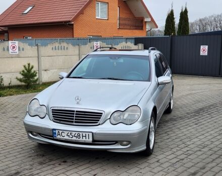 Серый Мерседес 220, объемом двигателя 2.1 л и пробегом 356 тыс. км за 3550 $, фото 1 на Automoto.ua