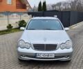 Серый Мерседес 220, объемом двигателя 2.1 л и пробегом 356 тыс. км за 3550 $, фото 2 на Automoto.ua