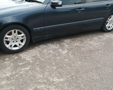 Серый Мерседес 220, объемом двигателя 2.1 л и пробегом 460 тыс. км за 4849 $, фото 6 на Automoto.ua