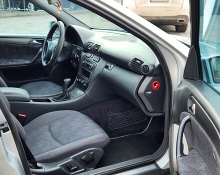 Серый Мерседес 220, объемом двигателя 2.1 л и пробегом 356 тыс. км за 3550 $, фото 22 на Automoto.ua