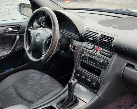 Серый Мерседес 220, объемом двигателя 2.1 л и пробегом 356 тыс. км за 3550 $, фото 23 на Automoto.ua