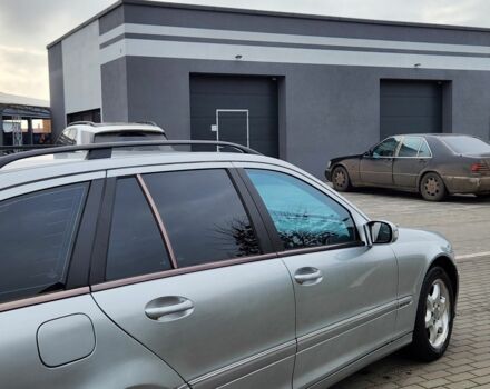 Серый Мерседес 220, объемом двигателя 2.1 л и пробегом 356 тыс. км за 3550 $, фото 5 на Automoto.ua