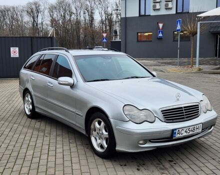 Серый Мерседес 220, объемом двигателя 2.1 л и пробегом 356 тыс. км за 3550 $, фото 4 на Automoto.ua