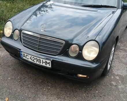 Серый Мерседес 220, объемом двигателя 2.1 л и пробегом 460 тыс. км за 4849 $, фото 7 на Automoto.ua