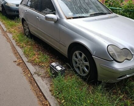 Сірий Мерседес 220, об'ємом двигуна 0 л та пробігом 330 тис. км за 2000 $, фото 1 на Automoto.ua
