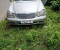 Сірий Мерседес 220, об'ємом двигуна 0 л та пробігом 330 тис. км за 2000 $, фото 2 на Automoto.ua