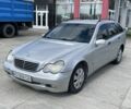 Серый Мерседес 220, объемом двигателя 2.1 л и пробегом 492 тыс. км за 3500 $, фото 1 на Automoto.ua