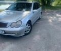 Серый Мерседес 220, объемом двигателя 2.1 л и пробегом 400 тыс. км за 3900 $, фото 1 на Automoto.ua