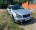 Серый Мерседес 220, объемом двигателя 2.2 л и пробегом 220 тыс. км за 1570 $, фото 1 на Automoto.ua