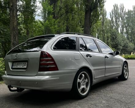 Серый Мерседес 220, объемом двигателя 2.1 л и пробегом 353 тыс. км за 3700 $, фото 5 на Automoto.ua