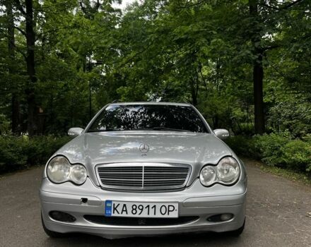 Серый Мерседес 220, объемом двигателя 2.1 л и пробегом 353 тыс. км за 3700 $, фото 1 на Automoto.ua