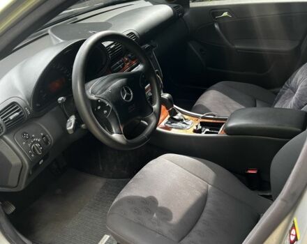 Серый Мерседес 220, объемом двигателя 2.1 л и пробегом 353 тыс. км за 3700 $, фото 9 на Automoto.ua