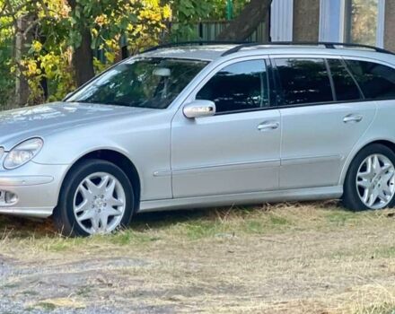 Серый Мерседес 220, объемом двигателя 2.1 л и пробегом 210 тыс. км за 5250 $, фото 3 на Automoto.ua