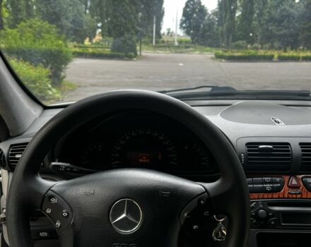 Серый Мерседес 220, объемом двигателя 2.1 л и пробегом 353 тыс. км за 3700 $, фото 10 на Automoto.ua