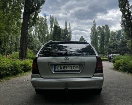 Серый Мерседес 220, объемом двигателя 2.1 л и пробегом 353 тыс. км за 3700 $, фото 4 на Automoto.ua