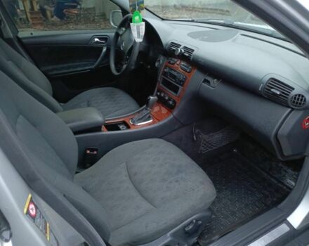 Серый Мерседес 220, объемом двигателя 2.1 л и пробегом 250 тыс. км за 4200 $, фото 6 на Automoto.ua