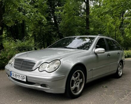Серый Мерседес 220, объемом двигателя 2.1 л и пробегом 353 тыс. км за 3700 $, фото 2 на Automoto.ua