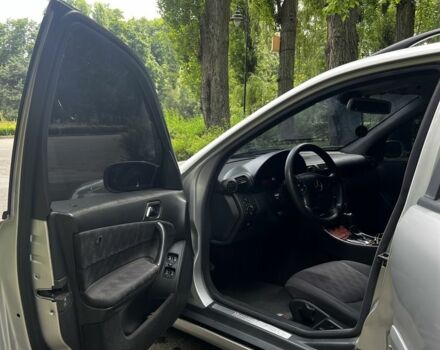 Серый Мерседес 220, объемом двигателя 2.1 л и пробегом 353 тыс. км за 3700 $, фото 6 на Automoto.ua