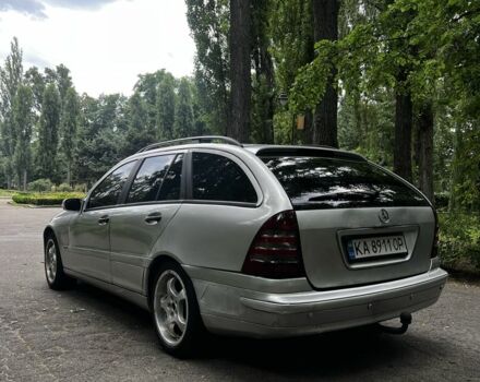 Серый Мерседес 220, объемом двигателя 2.1 л и пробегом 353 тыс. км за 3700 $, фото 3 на Automoto.ua