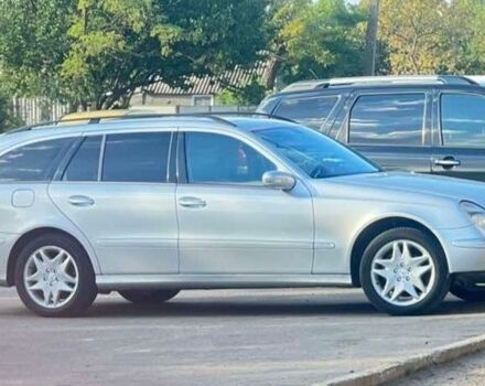 Серый Мерседес 220, объемом двигателя 2.1 л и пробегом 210 тыс. км за 5250 $, фото 1 на Automoto.ua