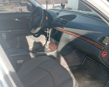 Сірий Мерседес 220, об'ємом двигуна 2.7 л та пробігом 265 тис. км за 4800 $, фото 2 на Automoto.ua