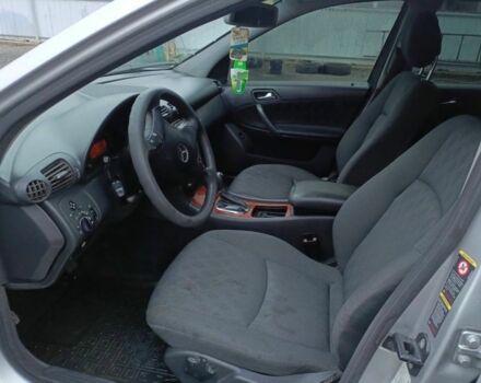 Серый Мерседес 220, объемом двигателя 2.1 л и пробегом 250 тыс. км за 4200 $, фото 4 на Automoto.ua