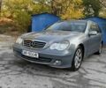 Серый Мерседес 220, объемом двигателя 2.2 л и пробегом 520 тыс. км за 2600 $, фото 1 на Automoto.ua