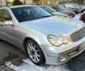 Серый Мерседес 220, объемом двигателя 2.1 л и пробегом 385 тыс. км за 4300 $, фото 1 на Automoto.ua