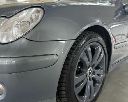 Серый Мерседес 220, объемом двигателя 2.1 л и пробегом 315 тыс. км за 6800 $, фото 4 на Automoto.ua