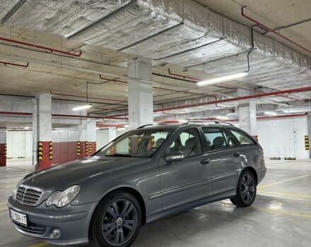Серый Мерседес 220, объемом двигателя 2.1 л и пробегом 315 тыс. км за 6800 $, фото 1 на Automoto.ua