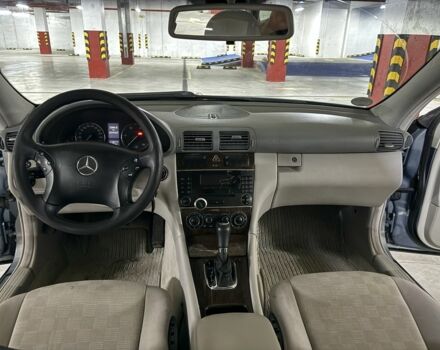 Серый Мерседес 220, объемом двигателя 2.1 л и пробегом 315 тыс. км за 6800 $, фото 7 на Automoto.ua