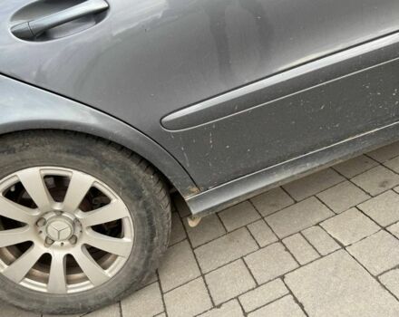 Сірий Мерседес 220, об'ємом двигуна 1.8 л та пробігом 319 тис. км за 5200 $, фото 4 на Automoto.ua