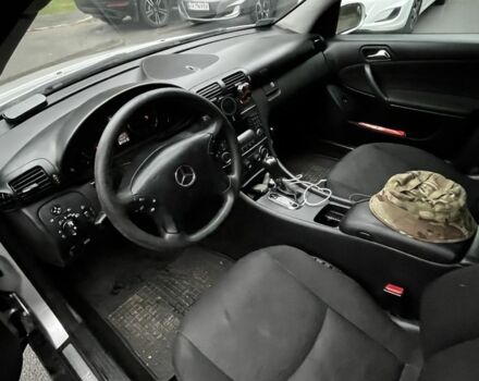 Серый Мерседес 220, объемом двигателя 2.2 л и пробегом 360 тыс. км за 3117 $, фото 7 на Automoto.ua