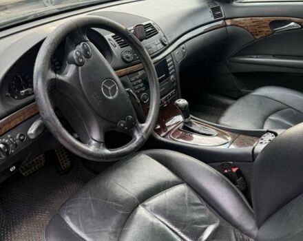 Сірий Мерседес 220, об'ємом двигуна 1.8 л та пробігом 319 тис. км за 5200 $, фото 7 на Automoto.ua