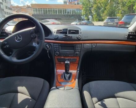 Серый Мерседес 220, объемом двигателя 2.1 л и пробегом 350 тыс. км за 9000 $, фото 6 на Automoto.ua