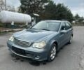 Серый Мерседес 220, объемом двигателя 2 л и пробегом 300 тыс. км за 3100 $, фото 1 на Automoto.ua