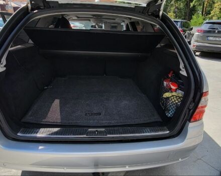 Серый Мерседес 220, объемом двигателя 2.1 л и пробегом 350 тыс. км за 9000 $, фото 4 на Automoto.ua