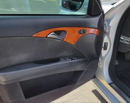 Серый Мерседес 220, объемом двигателя 2.1 л и пробегом 350 тыс. км за 9000 $, фото 2 на Automoto.ua