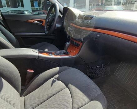 Серый Мерседес 220, объемом двигателя 2.1 л и пробегом 350 тыс. км за 9000 $, фото 10 на Automoto.ua