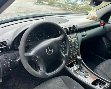 Серый Мерседес 220, объемом двигателя 2 л и пробегом 300 тыс. км за 3100 $, фото 6 на Automoto.ua