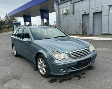 Серый Мерседес 220, объемом двигателя 2 л и пробегом 300 тыс. км за 3100 $, фото 2 на Automoto.ua