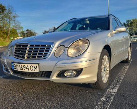 Серый Мерседес 220, объемом двигателя 2.1 л и пробегом 383 тыс. км за 8800 $, фото 6 на Automoto.ua