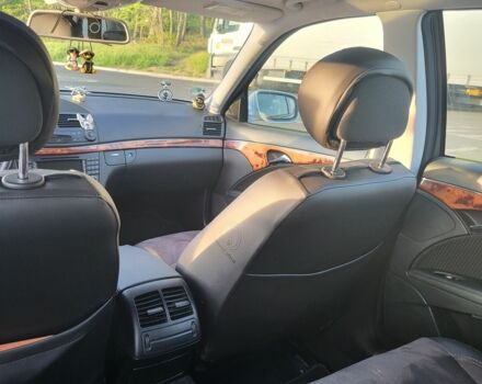 Серый Мерседес 220, объемом двигателя 2.1 л и пробегом 383 тыс. км за 8800 $, фото 13 на Automoto.ua