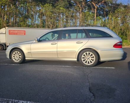 Серый Мерседес 220, объемом двигателя 2.1 л и пробегом 383 тыс. км за 8800 $, фото 5 на Automoto.ua