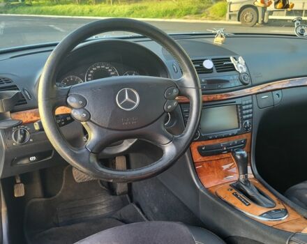 Серый Мерседес 220, объемом двигателя 2.1 л и пробегом 383 тыс. км за 8800 $, фото 14 на Automoto.ua