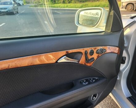 Серый Мерседес 220, объемом двигателя 2.1 л и пробегом 383 тыс. км за 8800 $, фото 11 на Automoto.ua