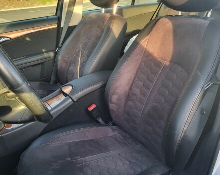 Серый Мерседес 220, объемом двигателя 2.1 л и пробегом 383 тыс. км за 8800 $, фото 10 на Automoto.ua